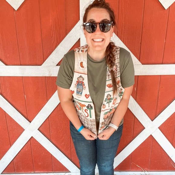 Hello! I’m Olive! Welcome to my closet! - Picture 2 of 16